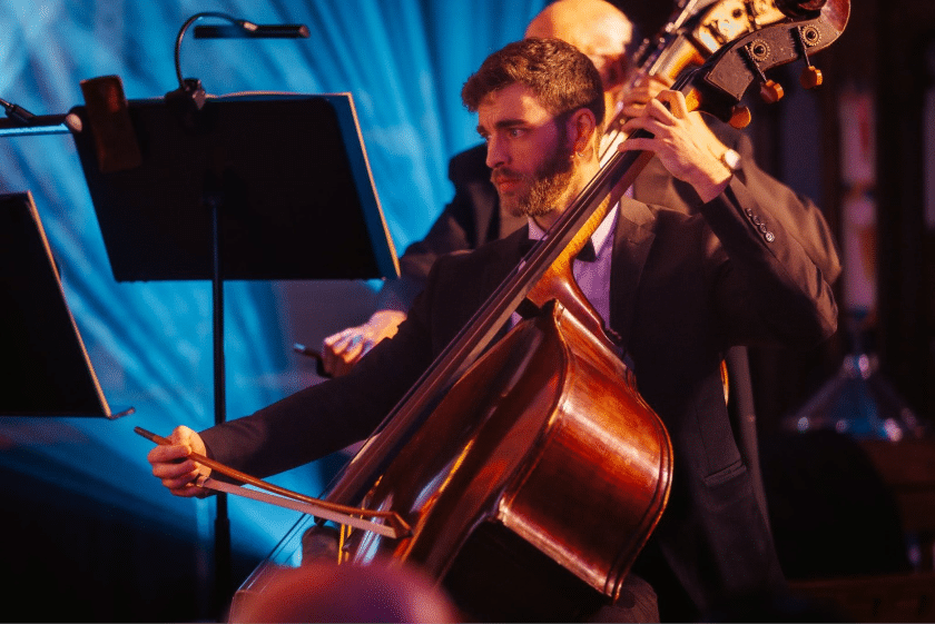 Dominic Gauthier, contrebassiste de l'Orchestre symphonique de Gatineau